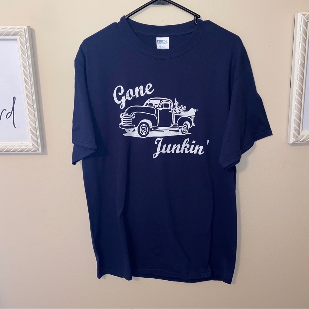 NEW Gone Junkin’ Medium Tee